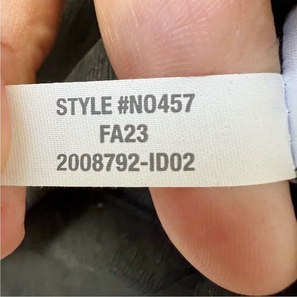 Madewell V-Neck Button-Front Shirt in Black - Picture 11 of 11